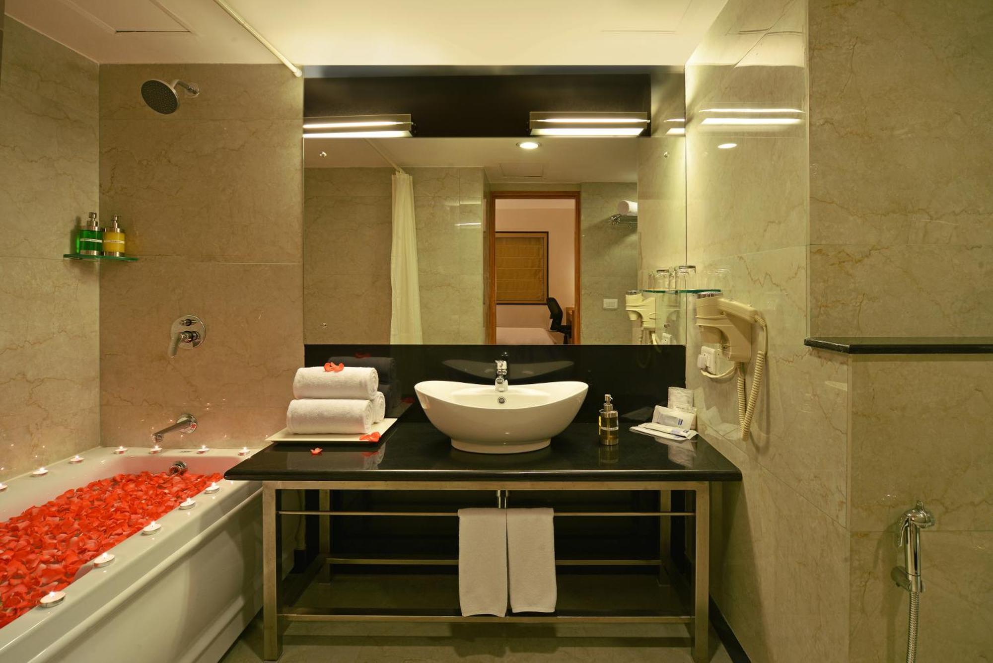 Red Fox By Lemon Tree Hotels, Bhiwadi Екстер'єр фото