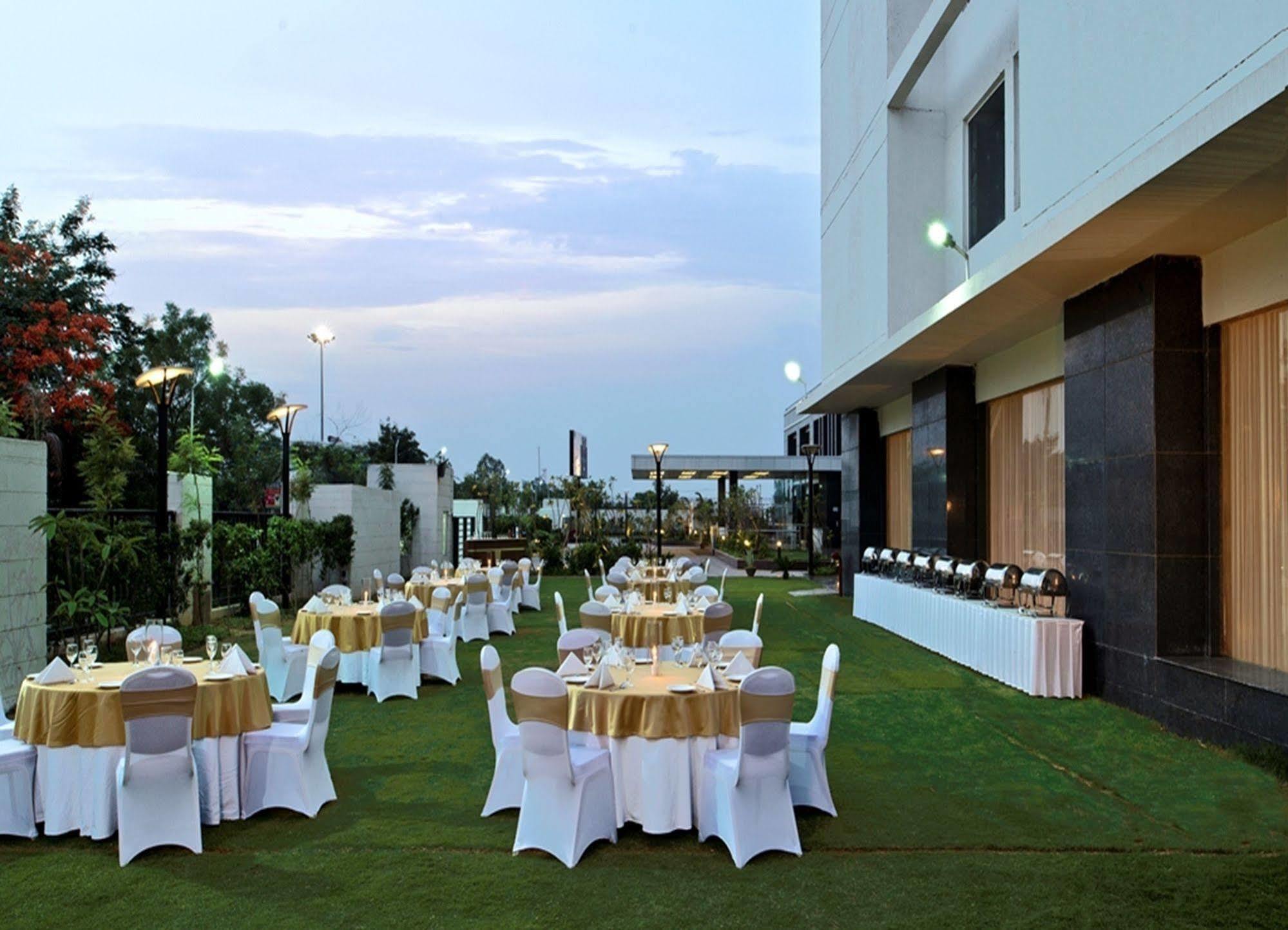 Red Fox By Lemon Tree Hotels, Bhiwadi Екстер'єр фото